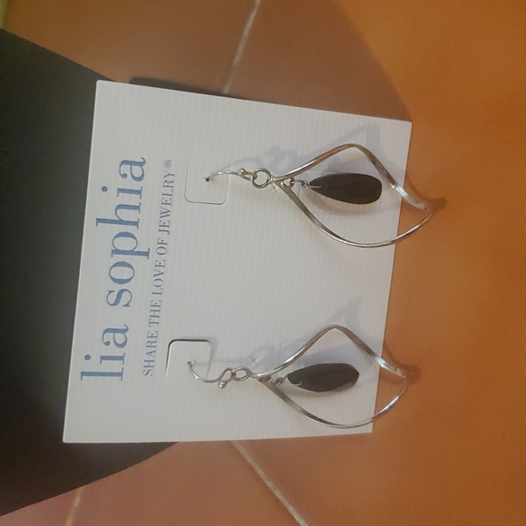 Lia Sophia Earrings - Picture 1 of 2